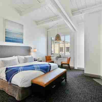 Waters Edge Rooms