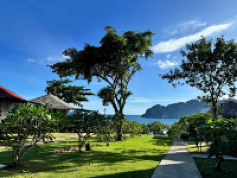 Hip Seaview Resort @ Phi Phi Các khách sạn gần Hang Viking