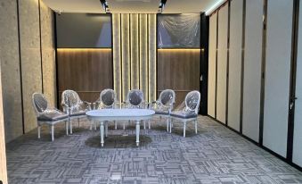 The Gold Living Life