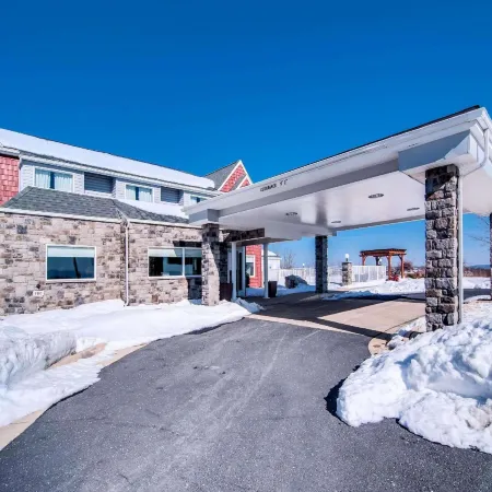 Clarion Pointe Staunton East