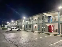 Quality Inn & Suites Tuscaloosa Near University - 駐車場
