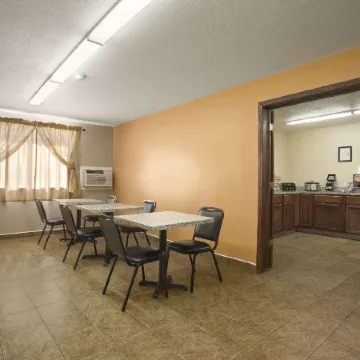 Super 8 by Wyndham Cedar Rapids