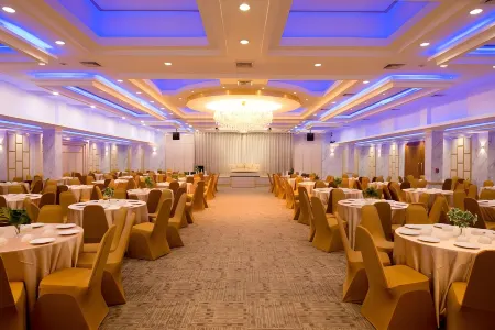 Socool Grand Hotel Отели рядом с достопримечательностью «Wat Klang Nang Rong»