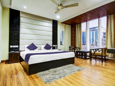 Hotel the Diamond 2 Min from Zirakpur Bus Stand