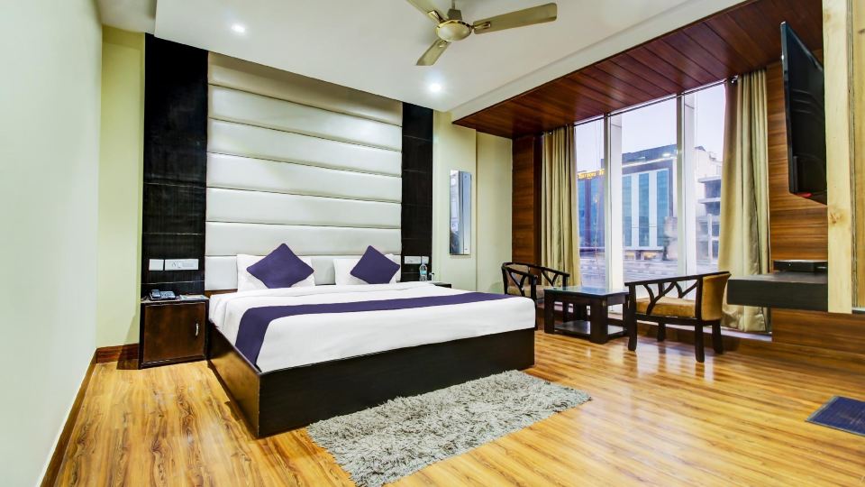 Hotel the Diamond 2 Min from Zirakpur Bus Stand
