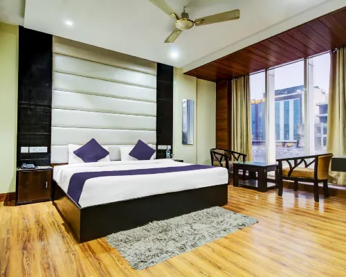 Hotel the Diamond 2 Min from Zirakpur Bus Stand فنادق في بانتشكولا
