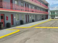 Budgetel Inn and Suites - Louisville - parking