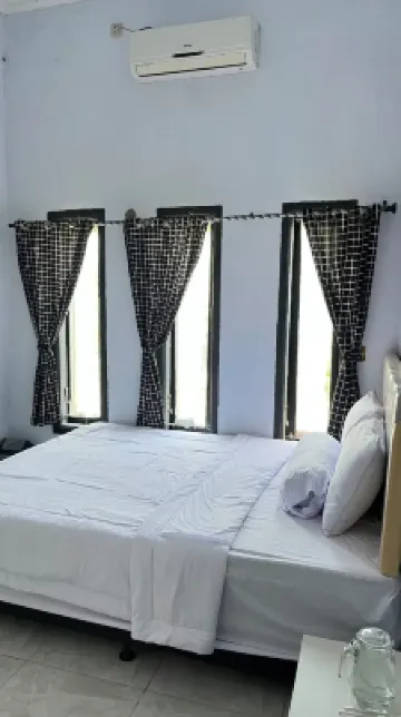 Villa Kilat Banyuwangi 鄰近Bromo Ijen Tour Agency Indonesia的酒店