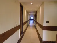 Hotel Golden Leaf Hotel dekat Kompleks Capitol