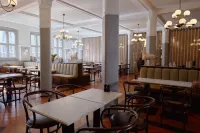 Ascot Hotel - breakfast