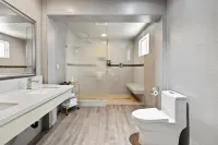 Le Blanc Inn & Suites