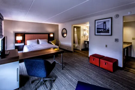 Hampton Inn & Suites Staten Island