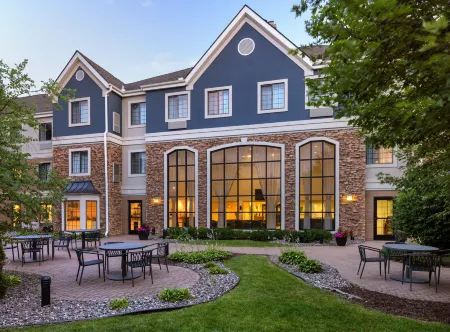 Staybridge Suites Mpls-Maple Grove/Arbor Lakes Отели в г. Мейпл-Гров
