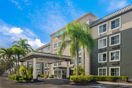 La Quinta Inn & Suites by Wyndham Naples East (I-75)