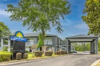 Days Inn by Wyndham Pensacola I-10 Hotels in Escambia County