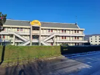 Première Classe Rouen Sud - Oissel Hôtels à : Cléon