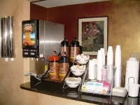 Super 8 by Wyndham Milwaukee Airport - sarapan