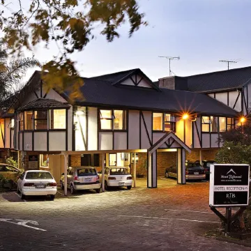 Mount Richmond Hotel Отели рядом с достопримечательностью «Корнвол Парк»