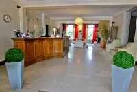 Logis Hôtel Restaurant les Aubuns Hotels in Caissargues