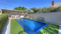 Paruna Motel Hotels in Swan Hill