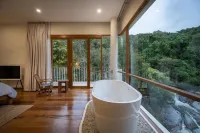 Taryn Tara Cafe and Stay Hotels in Mae On