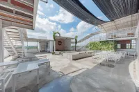 Urbanview Hotel the Tang Balikpapan by RedDoorz - ที่มีที่จอดรถ