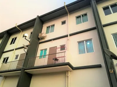 Hornbill Homestay Samarahan Hotels near EVERRISE | Supermarket & Department Store