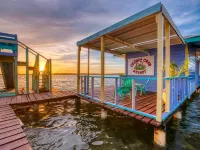 Cosmic Crab Resort Hotels in Carenero
