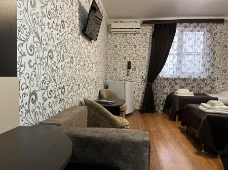 Hotel-Club Poseidon Отели рядом с достопримечательностью «Гагрский аквапарк»