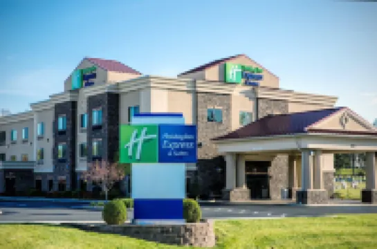 Holiday Inn Express & Suites LEWISBURG by IHG Hotels in 
