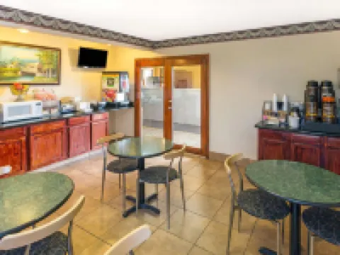 Super 8 by Wyndham Bossier City/Shreveport Area Hotels in Bossier Parish