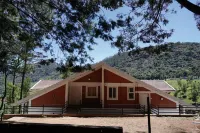Tea Leaf Stays by Brown Tree Resorts View Point of Mettupalayam附近的飯店