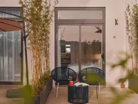Yen Stay and Coffee Hotels near Garden Hydrangeas