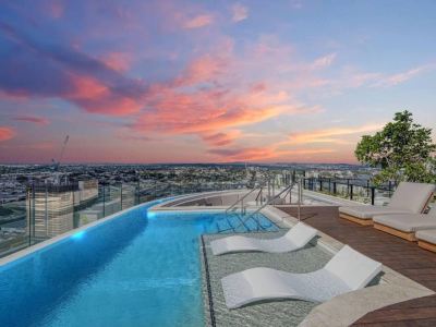 Top Floor Luxury Apartment Rooftop Pool CBD