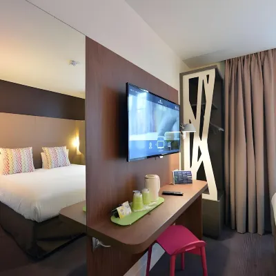 ก็องปานีล ปารีส - คลิชี ซองทร์ โรงแรมใกล้สถานีรถไฟใต้ดิน Blanche
