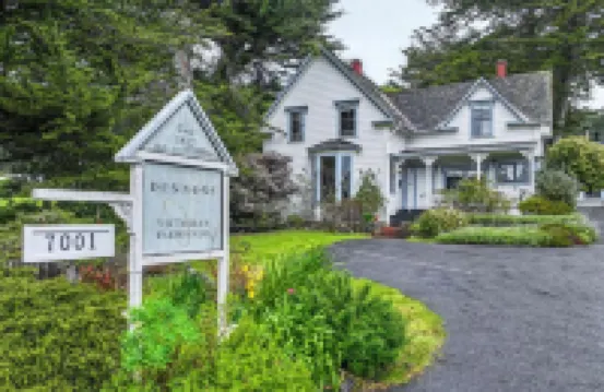Dennen's Victorian Farmhouse