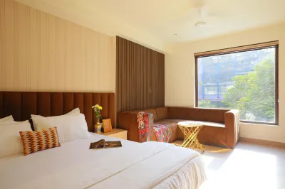 Hotel Adora 布拉里 X-ing附近的飯店