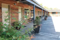 Chalambar Motel - parking