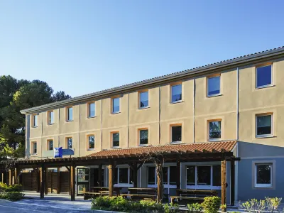 Logis Hôtel de Port d'Alon Hôtels à : Saint-Cyr-sur-Mer