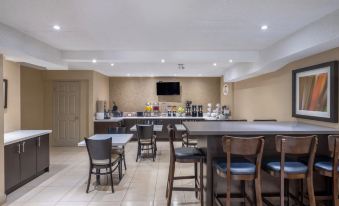Super 8 by Wyndham Toronto East on