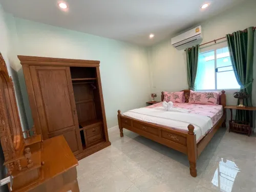 Blue Beach Bungalow Hotel a Distretto di Bang Saphan Noi