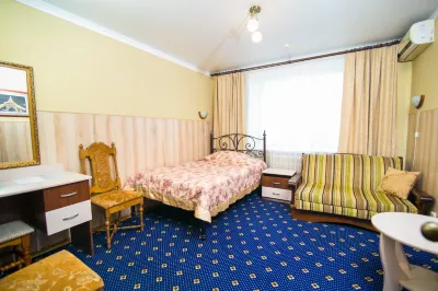 London-Paris Hotel Hotel in zona Temple of the Pimen of Ugresh