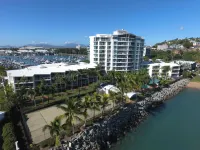 Mariners North Holiday Apartments - spa