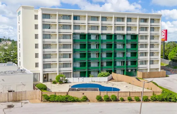 聖路易斯森林公園假日酒店