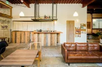 Fan! Aburatsu - Hostels