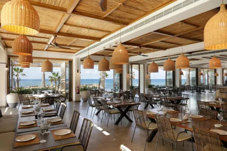 La Siesta Hotel & Beach Resort Отели в г. Remhala