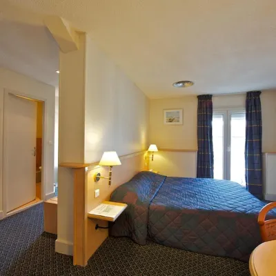 Hotel le Bourbon Pau Centre Hotels near The Bernadotte Museum