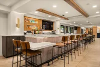 Oxford Suites Redding - bar