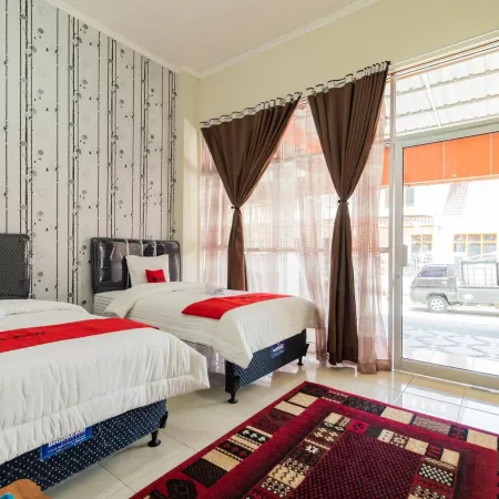 RedDoorz Syariah Near Pasar Aur Kuning