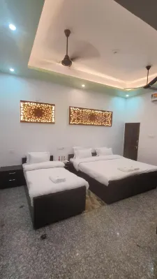 Ratna Hotel & Banquet - Homestays